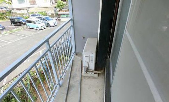 八王子市並木町のアパートのバルコニー