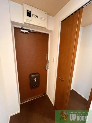 ファミール柏原の玄関