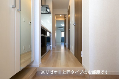 【玄関】 | ヒカルサ枚方村野 | 収納もある玄関です