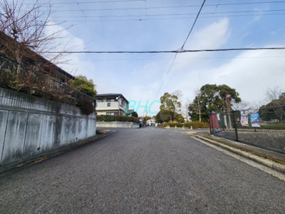 【前面道路含む現地写真】 | 仰木の里東６丁目