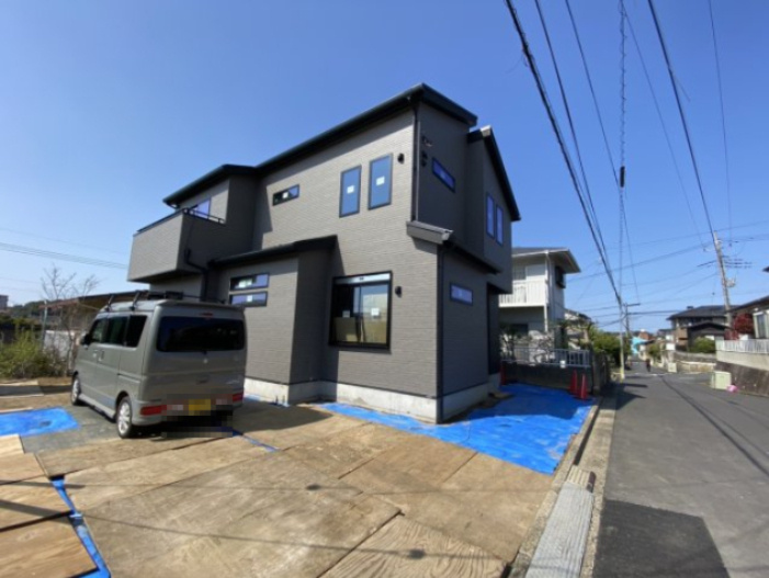 東酒々井５　新築戸建て　全１棟の前面道路含む現地写真