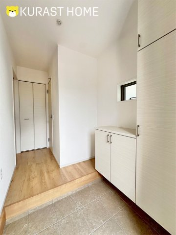 京都市西京区大原野紅葉町　新築戸建の玄関