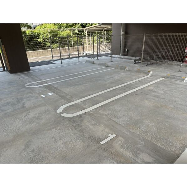 ブランシエスタ山科大塚の駐車場