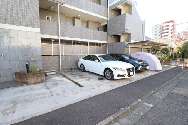 フェリーチェの駐車場