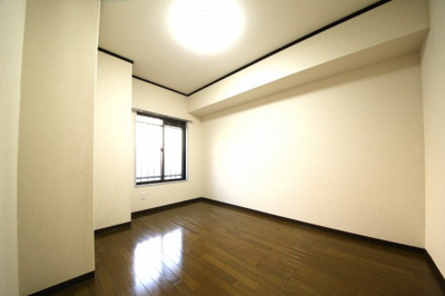 【洋室】 | パレドール久喜Ⅲ | 使い勝手のいい洋室です