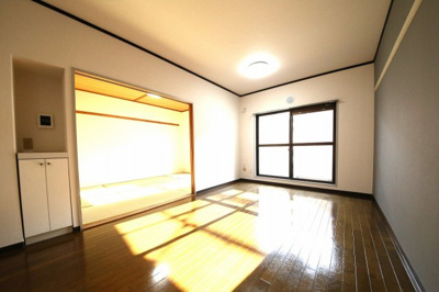 【居間・リビング】 | パレドール久喜Ⅲ | おしゃれな居間です