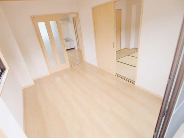 サンハイツの洋室