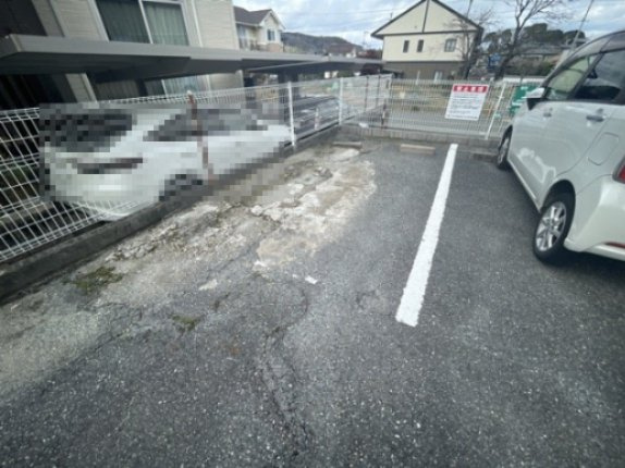 ハイアベニュー双葉Cの駐車場