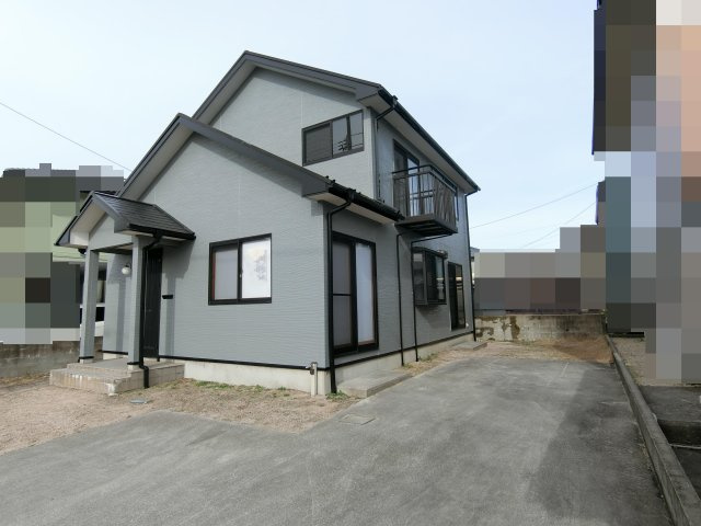 淀江町佐陀中古住宅の駐車場