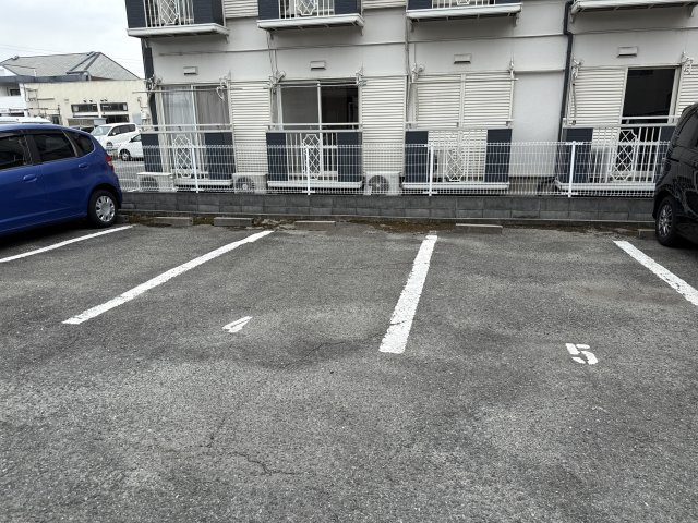 メゾンやすむろⅡの駐車場
