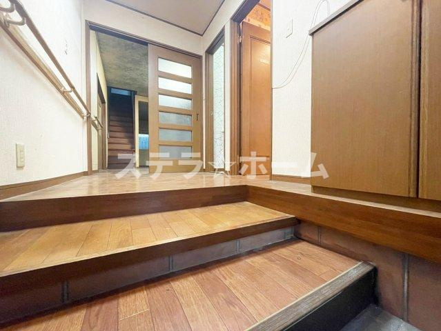 豊新1 中古戸建の玄関|収納もある玄関です