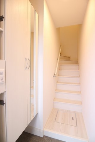 フェーブ千代が丘の玄関|同社施工例です。