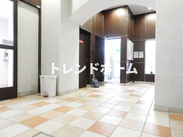 アーデンタワー新町のエントランス