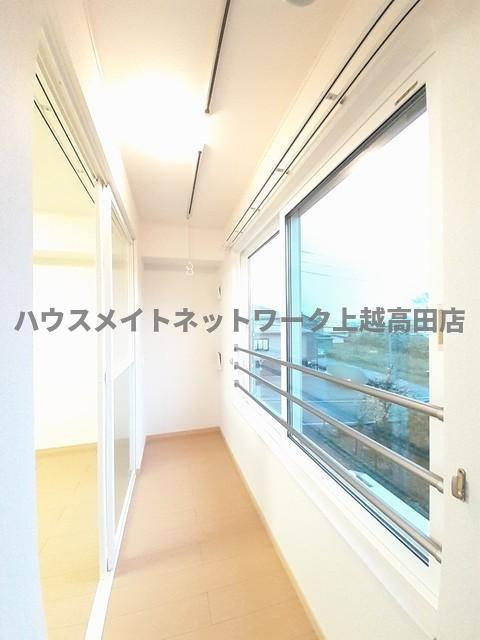 エレガンシア・ＫＯＫＵＨＵのバルコニー|サンルーム