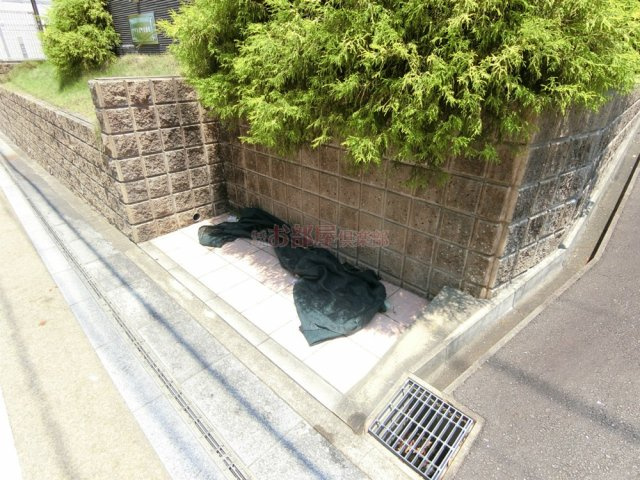 アリス京町壱番館のその他|敷地内にゴミ置き場があります。