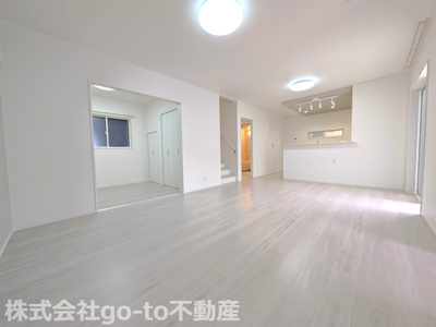 【居間・リビング】 | 明石市大久保町大窪2039 | 好きな家具を配置しやすいリビングダイニングです♪