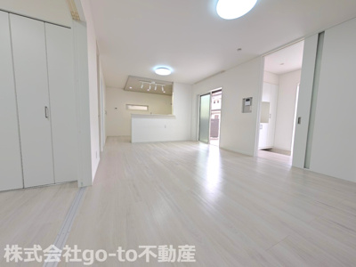 【居間・リビング】 | 明石市大久保町大窪2039 | 18帖のLDKです！開放感があり広々しております！