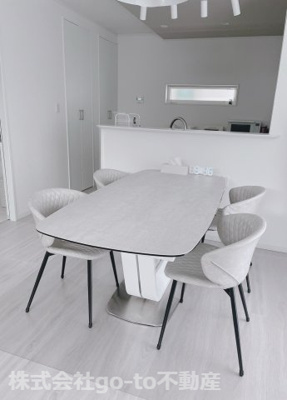 【ダイニング】 | 明石市大久保町大窪2039 | 家族と会話が弾む、対面式キッチン・リビング内階段♪