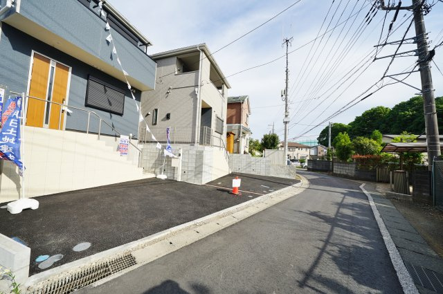 【横浜市旭区上白根町897-5全2棟新築戸建て】★仲介手数料無料★（四季の森小学校・上白根北中学校）の前面道路含む現地写真