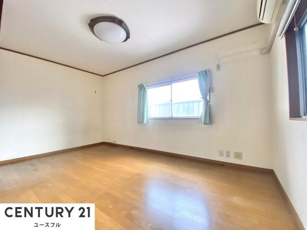 【洋室】 | 各居室日当たりよく、明るい印象です！