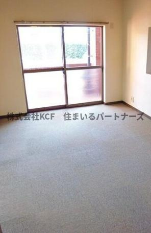 ブリックタウン壱弐参番館の居間・リビング|ゆったり過ごせる居間です