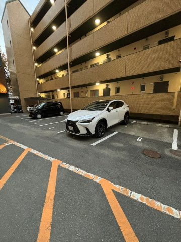 貞方第2ビルの駐車場