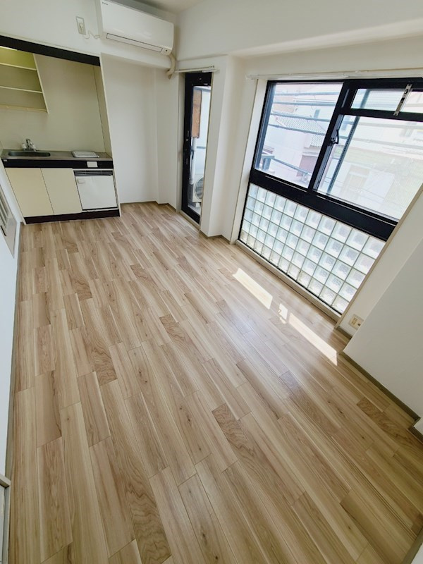 ダンディライオン西宮Ⅱの居間・リビング