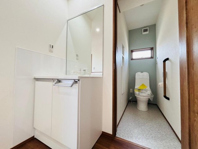 【商談中】新築戸建　安八郡安八町南今ケ渕第１　全12区画分譲の洗面所|２階のトイレと洗面があり、朝の忙しいお出かけ準備時間も混雑しません。