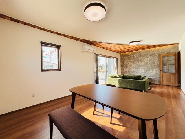 【商談中】新築戸建　安八郡安八町南今ケ渕第１　全12区画分譲の居間・リビング|家具付きなので新しい生活をすぐに始めれらます！