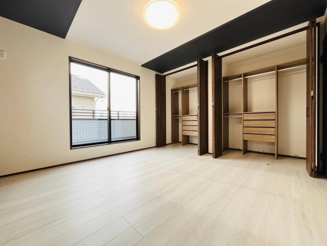 戸建　安八郡安八町南今ケ渕第１　全12区画分譲の寝室|奥行のあるウォークインクローゼットは収納方法自由自在。家族の成長に合わせた収納が可能です。