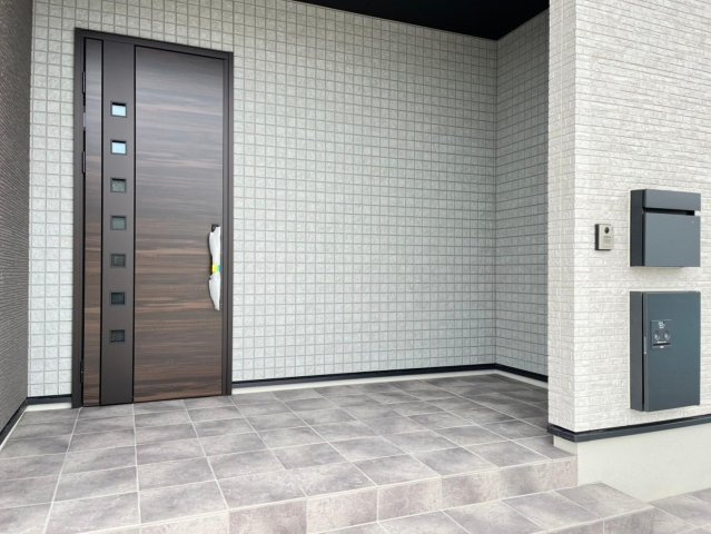 戸建　安八郡安八町南今ケ渕第１　全12区画分譲の玄関|玄関ドアの取っ手ハンドル部分にセンサーがついており、カード・シールタイプのキーで開け閉めができます