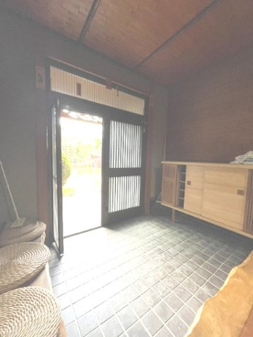 三木町平木　戸建の玄関