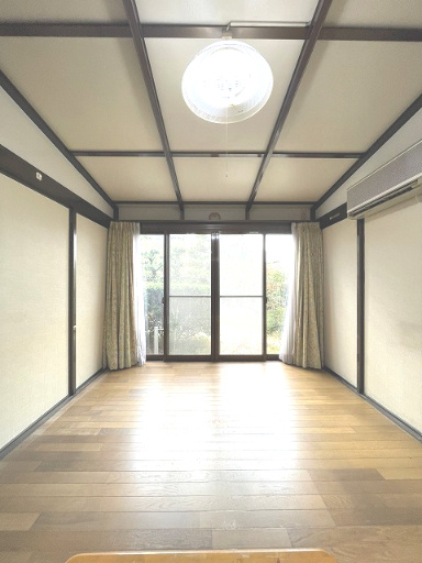 三木町平木　戸建の洋室
