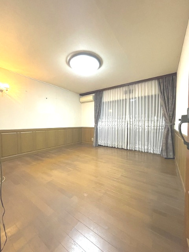 三木町平木　戸建の洋室