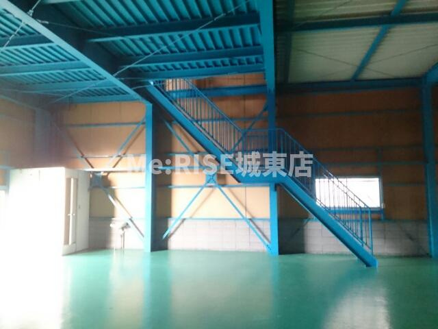 百舌鳥陵南町3丁目事付倉庫の内装