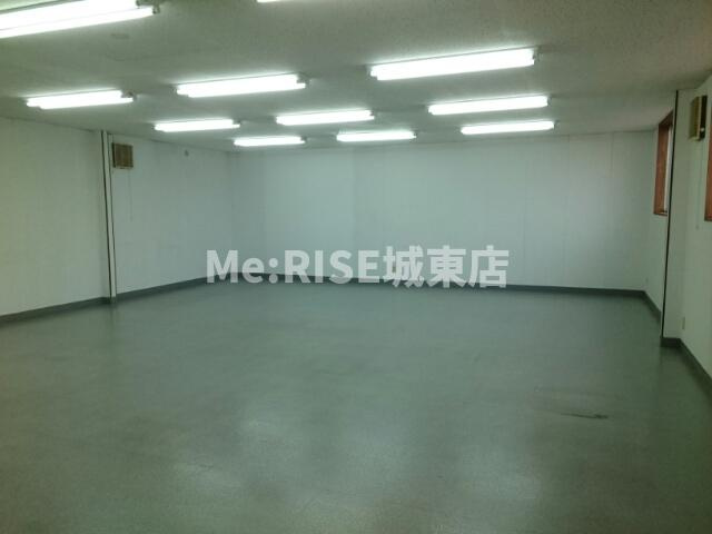 百舌鳥陵南町3丁目事付倉庫の内装