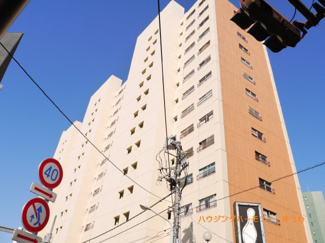 【外観】 | 最寄駅から徒歩２分の好立地です。陽当り・眺望良好です。