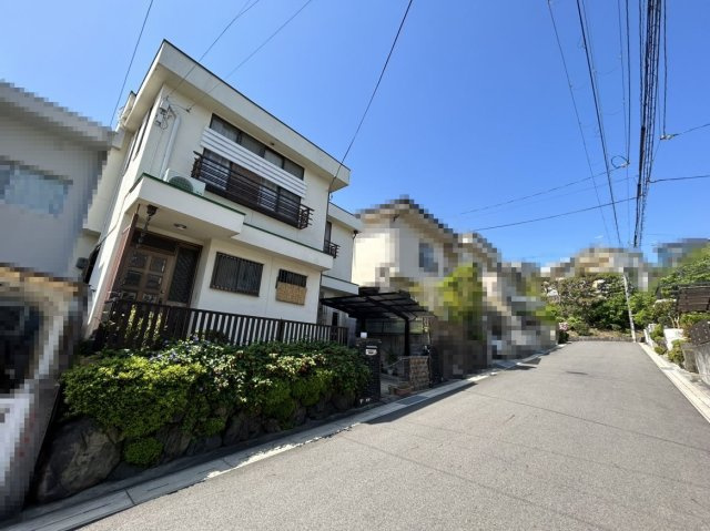 乙訓郡大山崎円明寺脇山の外観|駐車1台可能（車種規制あり）
前道も広々としていて、駐車も楽々（^^）