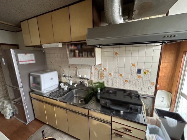 乙訓郡大山崎円明寺脇山のキッチン|吊戸棚付きキッチン。
リフォームのご相談も可能なので、お気軽にご相談ください！