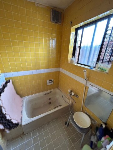 乙訓郡大山崎円明寺脇山の浴室|黄色のタイルが可愛い浴室。
リフォームのご相談も可能なので、お気軽にご相談ください！