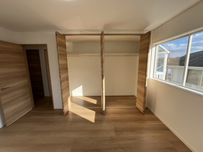 【収納】 | 惣山町４丁目　中古戸建 | 高さもある大きなクローゼットです。
