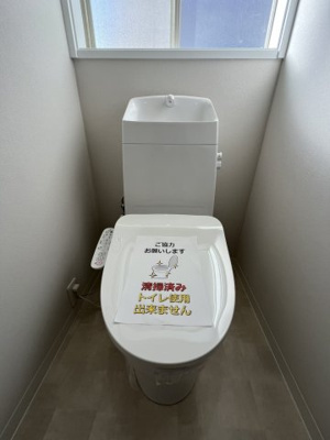 【トイレ】 | 惣山町４丁目　中古戸建 | 2階　トイレ新調しております。