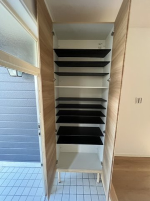 【収納】 | 惣山町４丁目　中古戸建 | シューズボックスにはご家族分の靴が収納できます。
