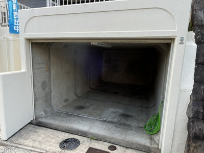 【駐車場】 | 惣山町４丁目　中古戸建 | 堀込車庫1台分ございます。