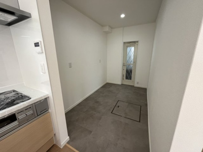 【収納】 | 惣山町４丁目　中古戸建 | パントリー約3.0帖　勝手口もあるのでゴミ捨てなど便利です。