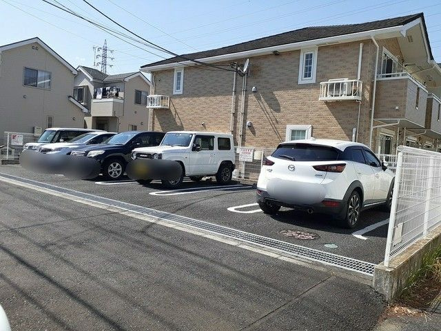 フォリアカーサの駐車場