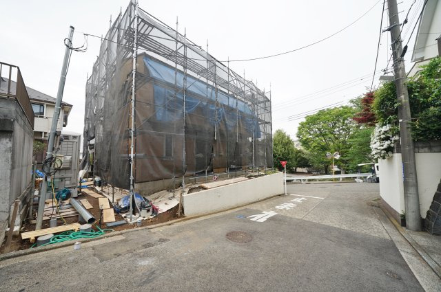 【横浜市旭区笹野台4丁目13-11新築戸建て】★仲介手数料無料★（笹野台小学校・希望ケ丘中学校）の前面道路含む現地写真