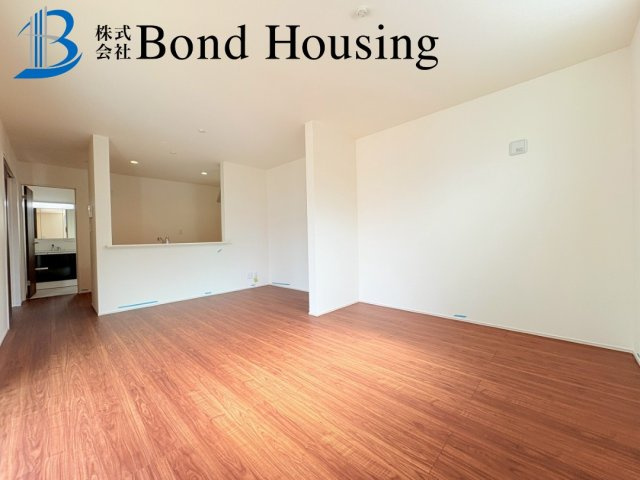 WIC３か所付き・玉津町新方　全９区画　８号棟の居間・リビング