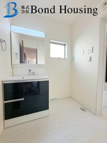 WIC３か所付き・玉津町新方　全９区画　８号棟の独立洗面台