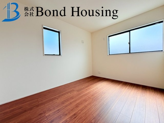 南東側道路日当たり良好・玉津町新方　全９区画　７号棟の洋室